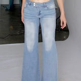 SCG MADE | Rita Low-rise Jeans in Light wash
